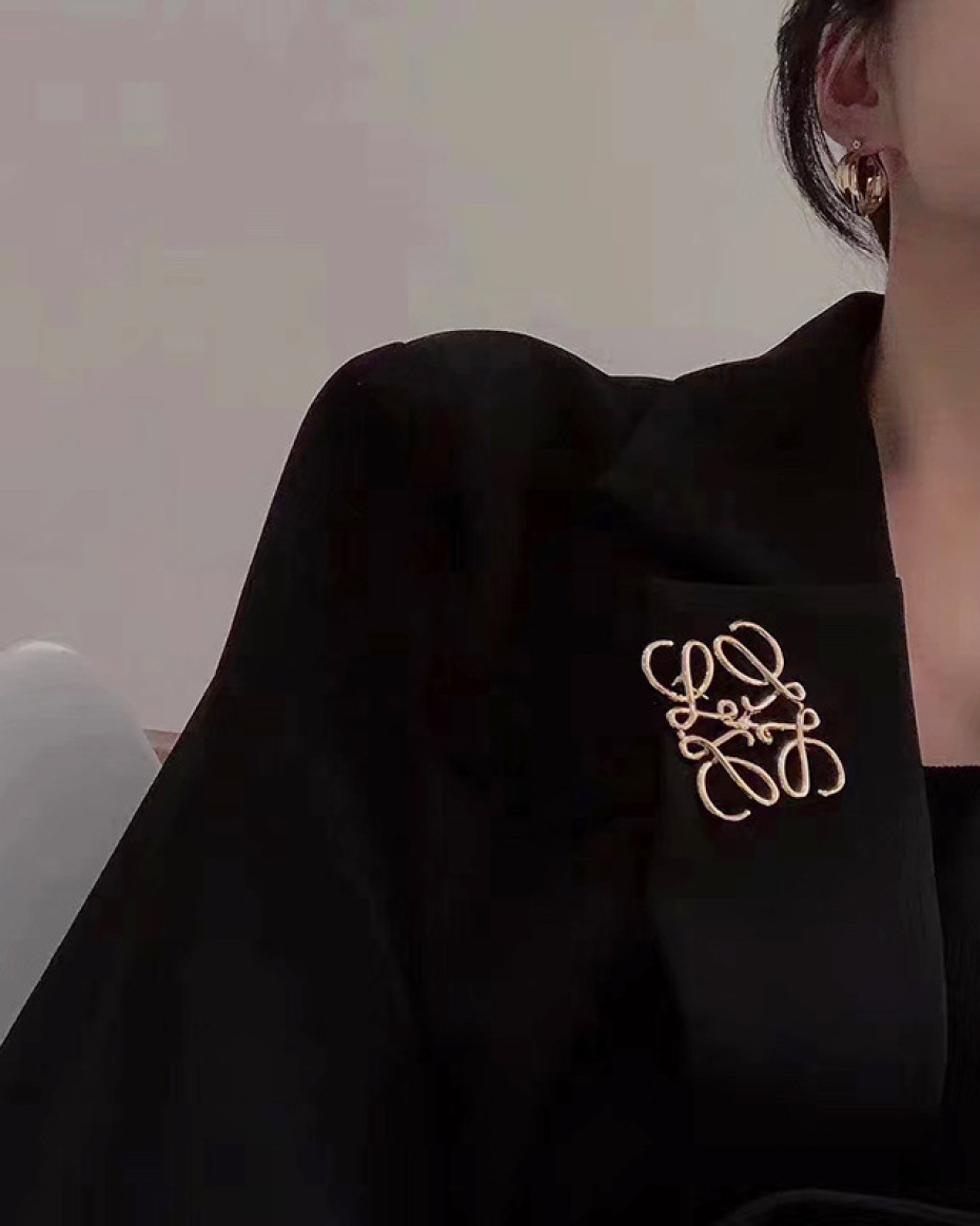 LOEVEE BROOCH