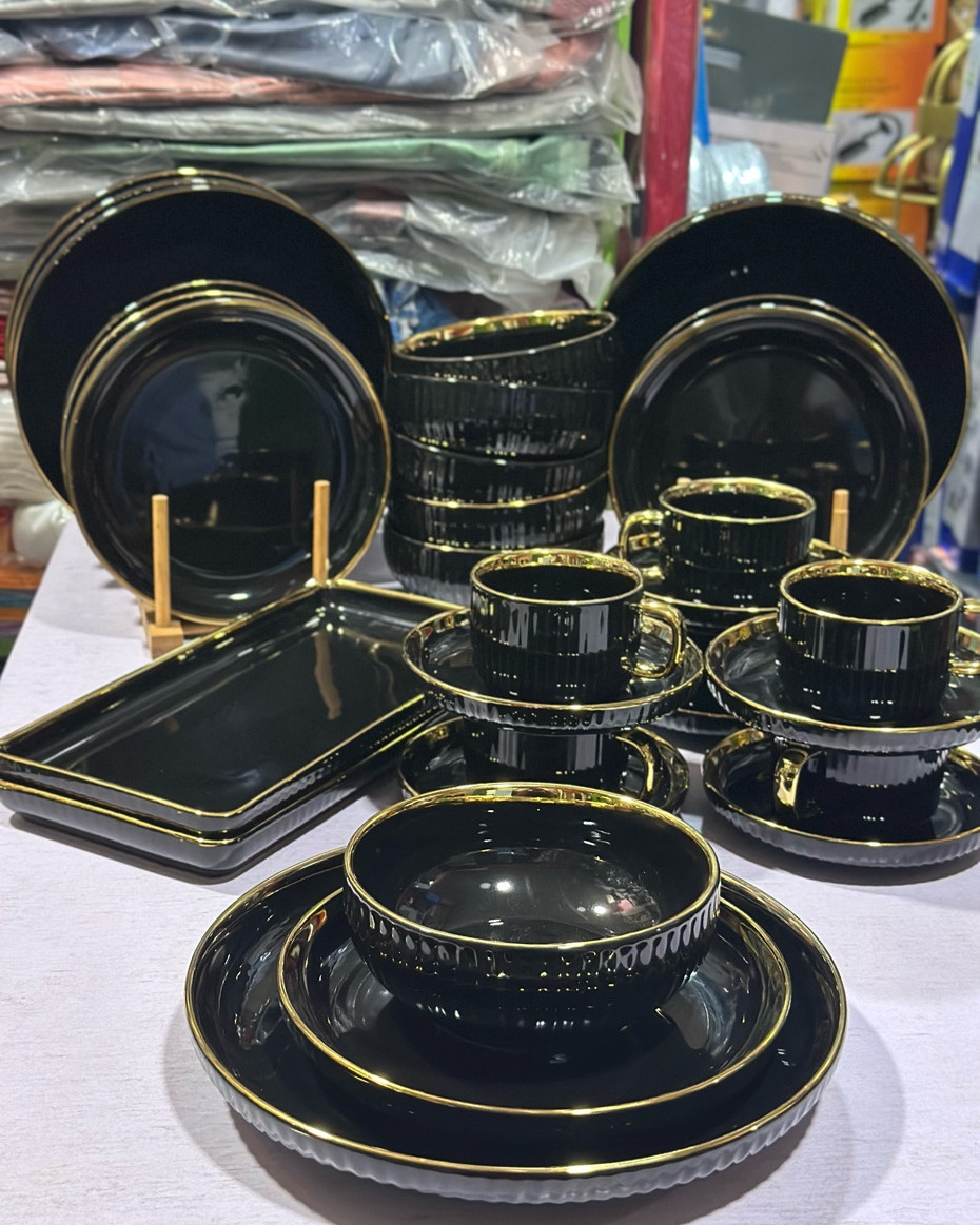 32pc Black and Gold dinner