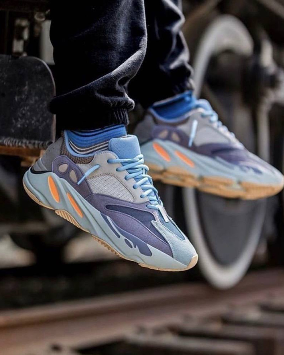 yeezy 700 carbon blue