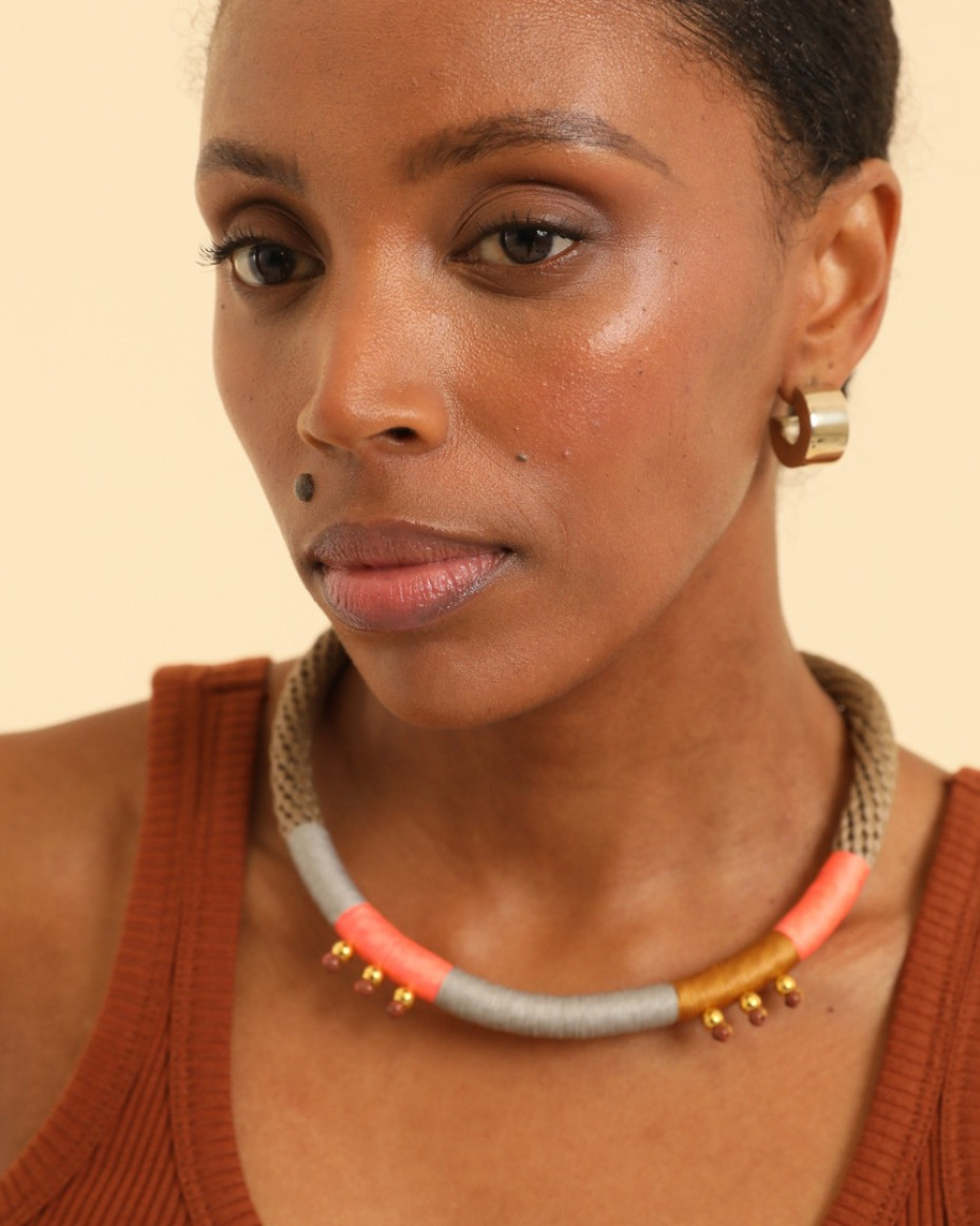 HIBISCUS NECKLACE BEIGE GREY WATERMELON PINK