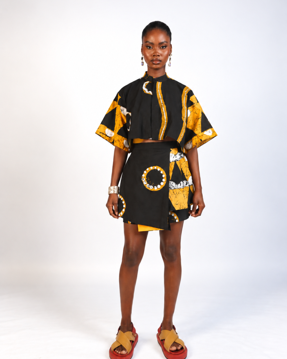 WHITE, BLACK AND SINGLE COLOURED PRINT MINI IRO SKORT