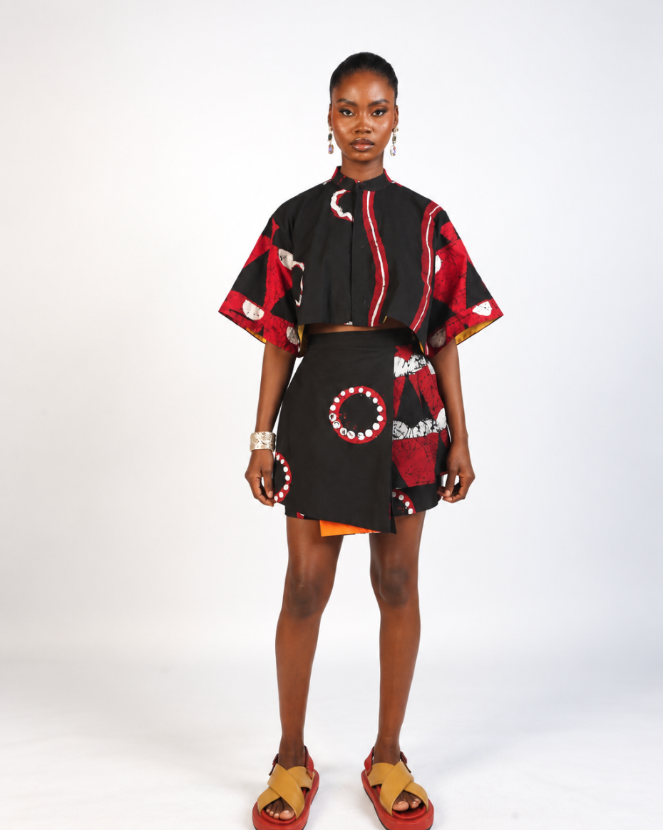WHITE, BLACK AND SINGLE COLOURED PRINT MINI IRO SKORT