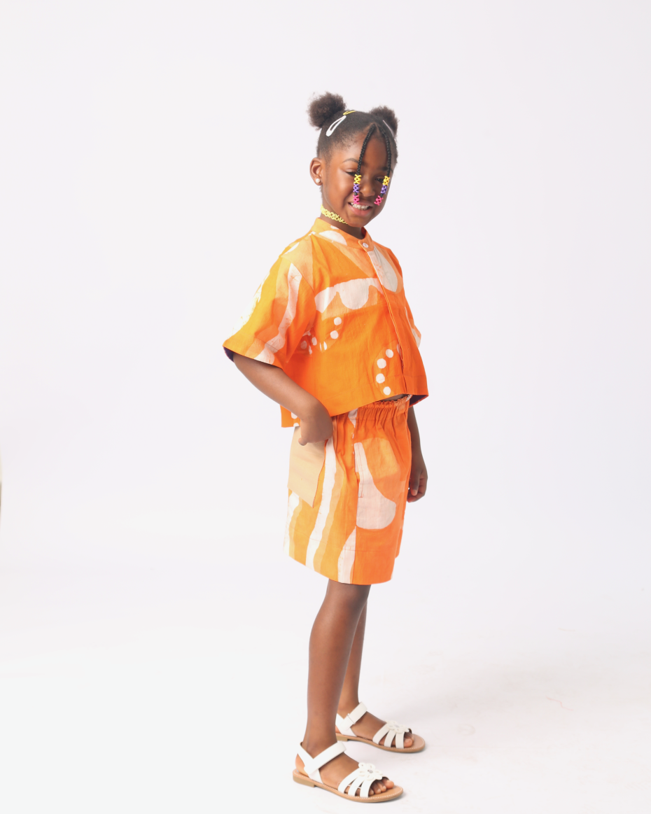 KIDS WHITE AND TANGERINE MULTIPRINT SHORTS