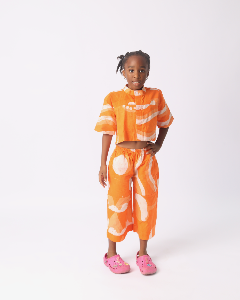 KIDS WHITE AND TANGERINE MULTIPRINT CROP SHIRT
