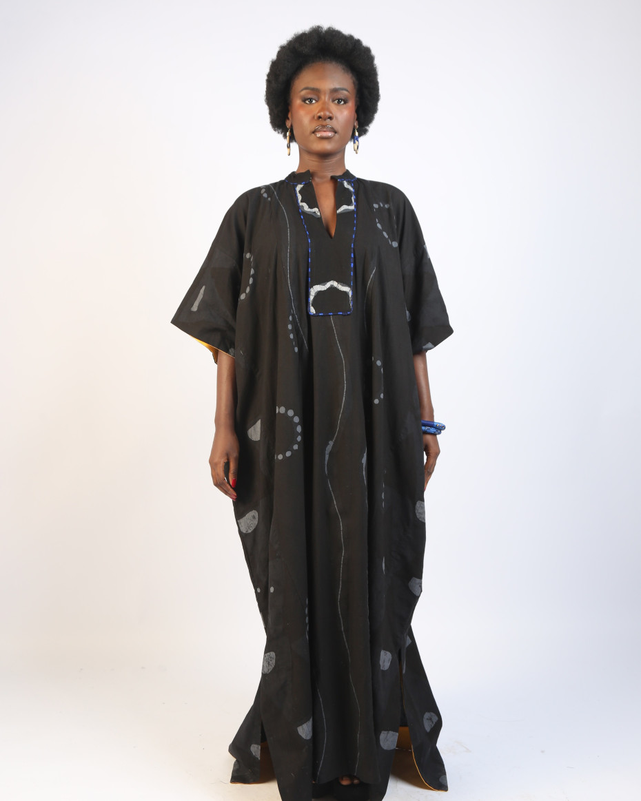 GREY, GREY AND BLACK MULTIPRINT JALABIYA WITH BLUE OUTLINE