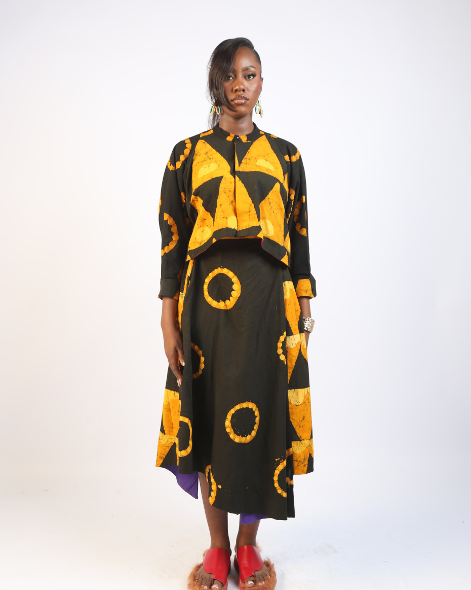 GOLDEN YELLOW AND BLACK MULTIPRINT MIDI IRO SKIRT