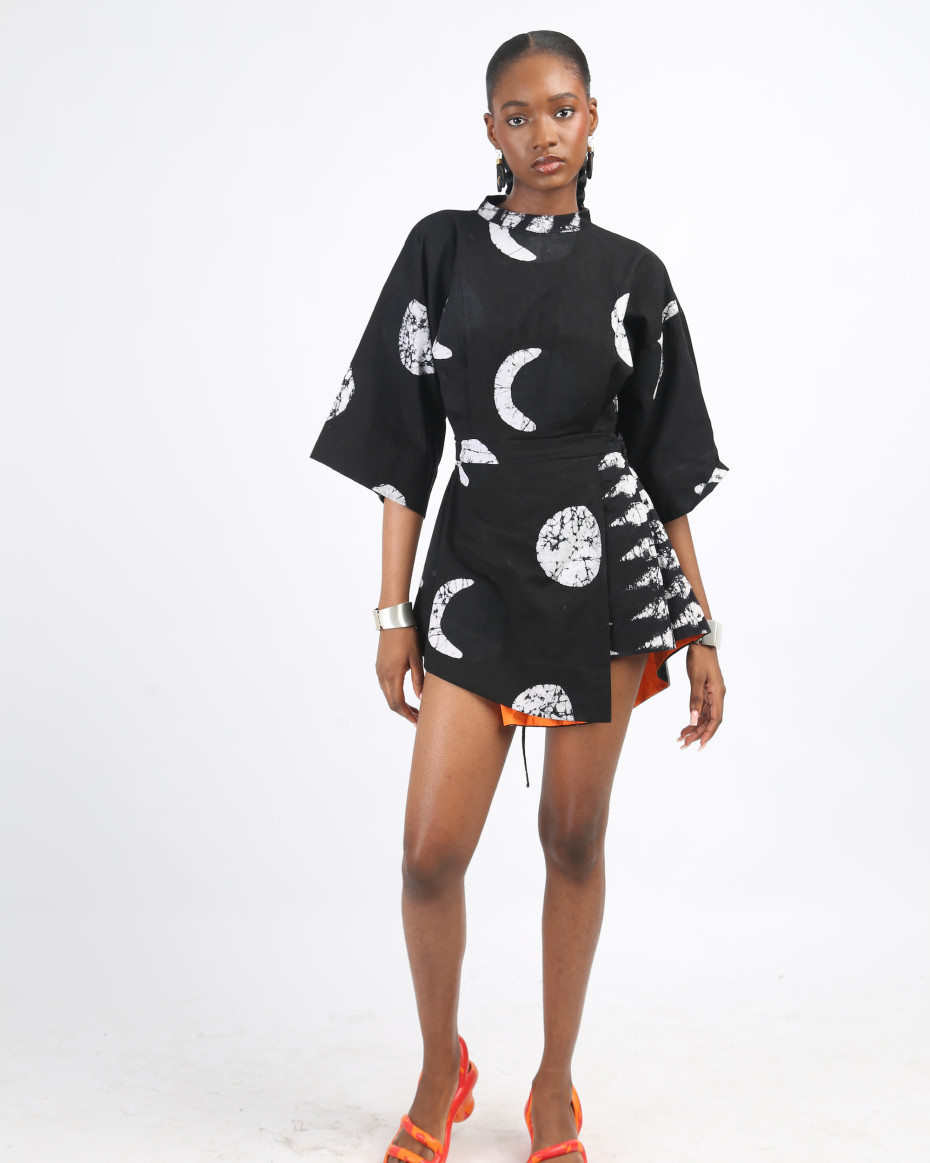 WHITE AND BLACK MULTIPRINT MINI IRO DRESS