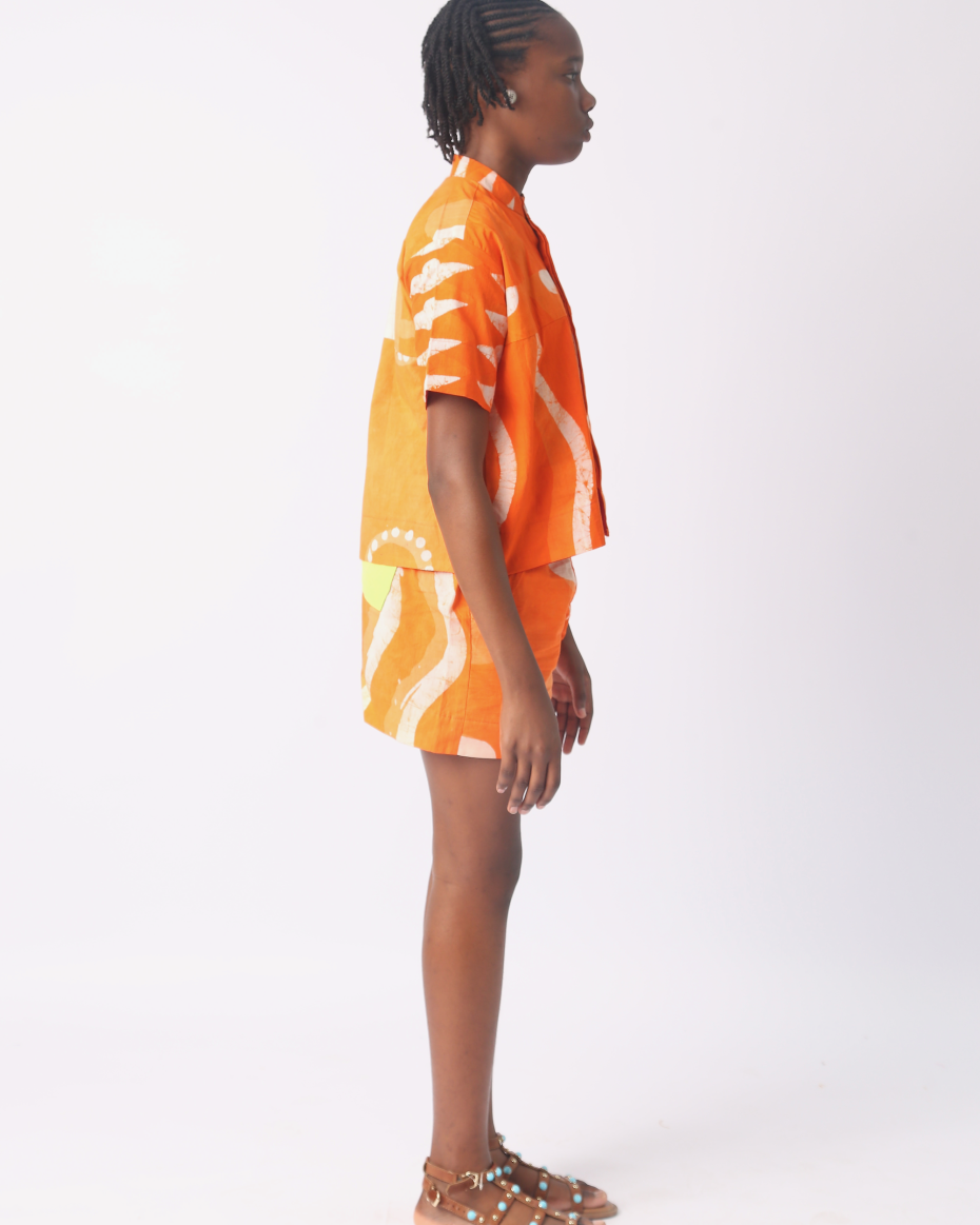 KIDS WHITE AND TANGERINE MULTIPRINT SHORTS